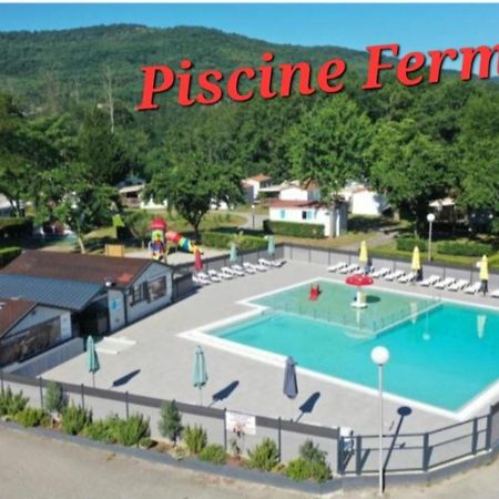ホテル Chalet Pour 5 Personnes Equipe Sur Emplacement Privatif Dans Camping 4 Etoiles Appartenant Et Gere Par Un Particulier フォワ エクステリア 写真