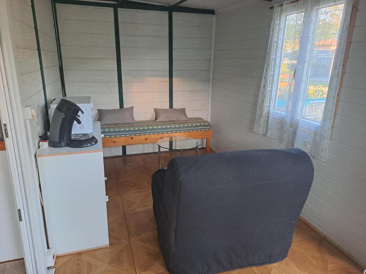 ホテル Chalet Pour 5 Personnes Equipe Sur Emplacement Privatif Dans Camping 4 Etoiles Appartenant Et Gere Par Un Particulier フォワ エクステリア 写真