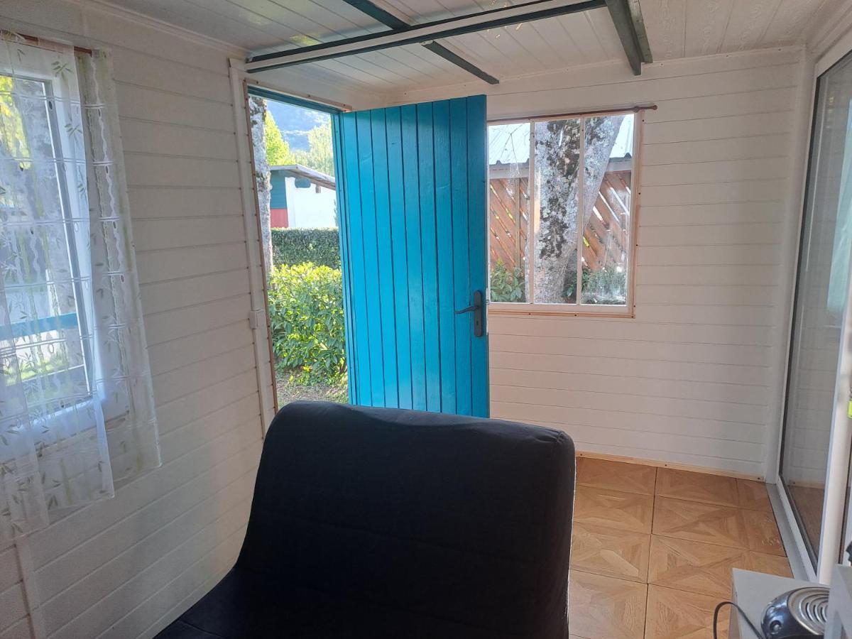 ホテル Chalet Pour 5 Personnes Equipe Sur Emplacement Privatif Dans Camping 4 Etoiles Appartenant Et Gere Par Un Particulier フォワ エクステリア 写真