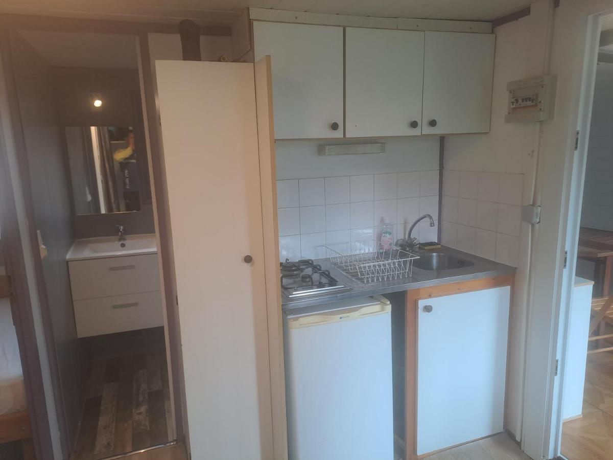 ホテル Chalet Pour 5 Personnes Equipe Sur Emplacement Privatif Dans Camping 4 Etoiles Appartenant Et Gere Par Un Particulier フォワ エクステリア 写真