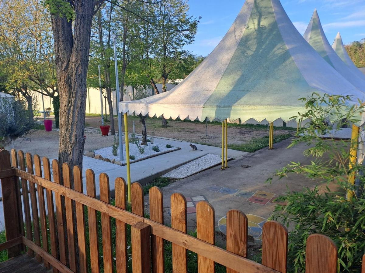 ホテル Chalet Pour 5 Personnes Equipe Sur Emplacement Privatif Dans Camping 4 Etoiles Appartenant Et Gere Par Un Particulier フォワ エクステリア 写真