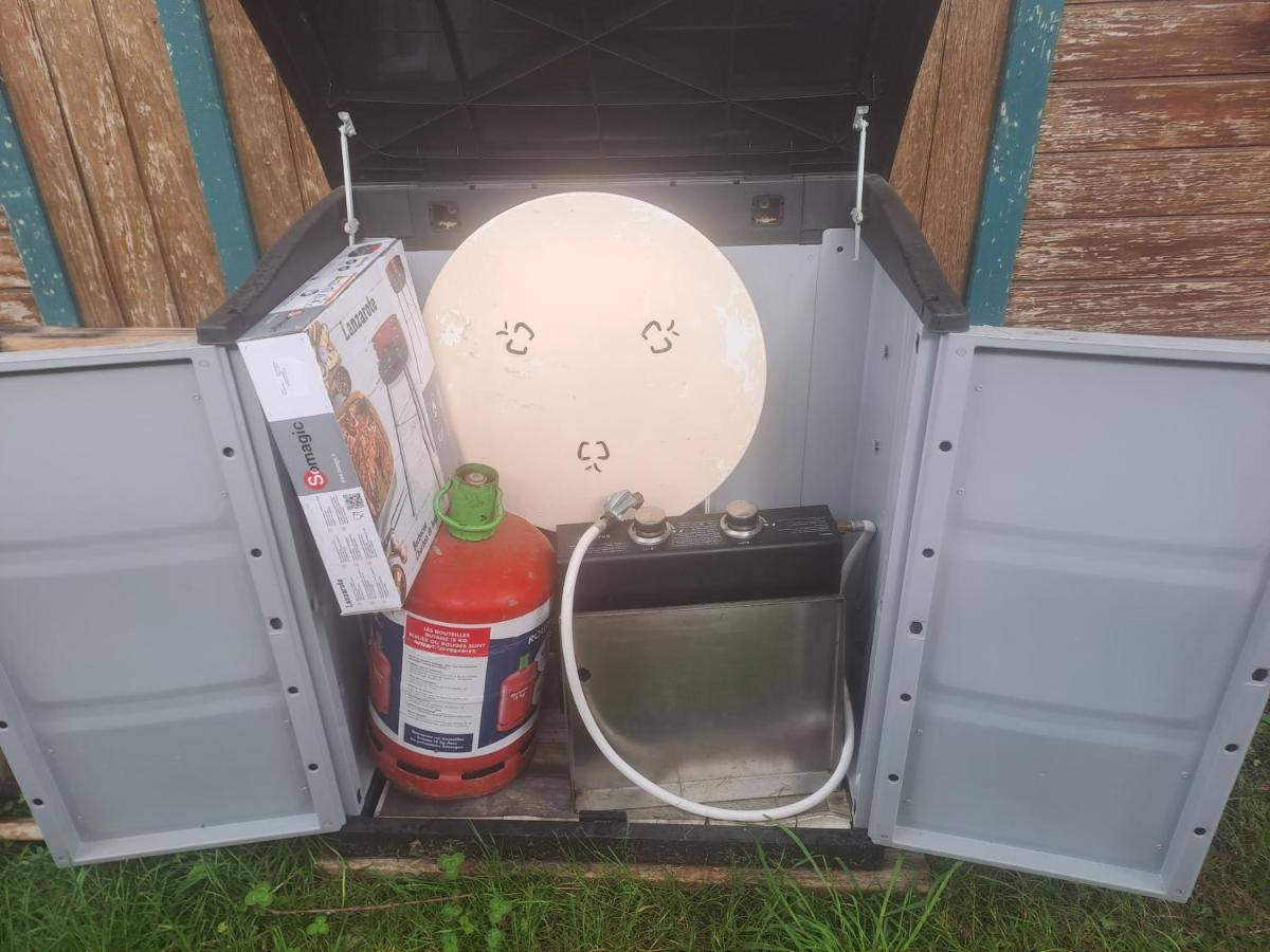 ホテル Chalet Pour 5 Personnes Equipe Sur Emplacement Privatif Dans Camping 4 Etoiles Appartenant Et Gere Par Un Particulier フォワ エクステリア 写真