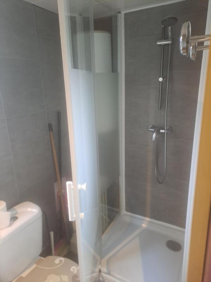 ホテル Chalet Pour 5 Personnes Equipe Sur Emplacement Privatif Dans Camping 4 Etoiles Appartenant Et Gere Par Un Particulier フォワ エクステリア 写真